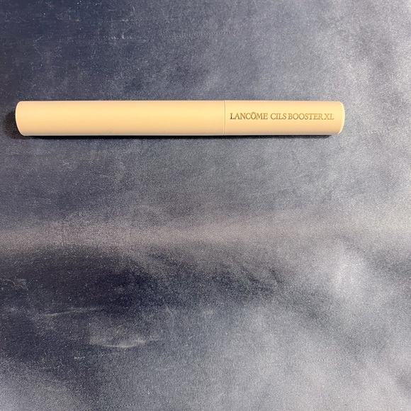 NWOT Lancôme Cils Booster XL eyelash primer. Never been opened FREE makeup bag - Picture 3 of 4